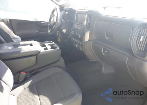 2021 Chevrolet Silverado 1500 2Wd Short Bed Custom z USA, uszkodzony, nr VIN 3GCPWBEKXMG412883